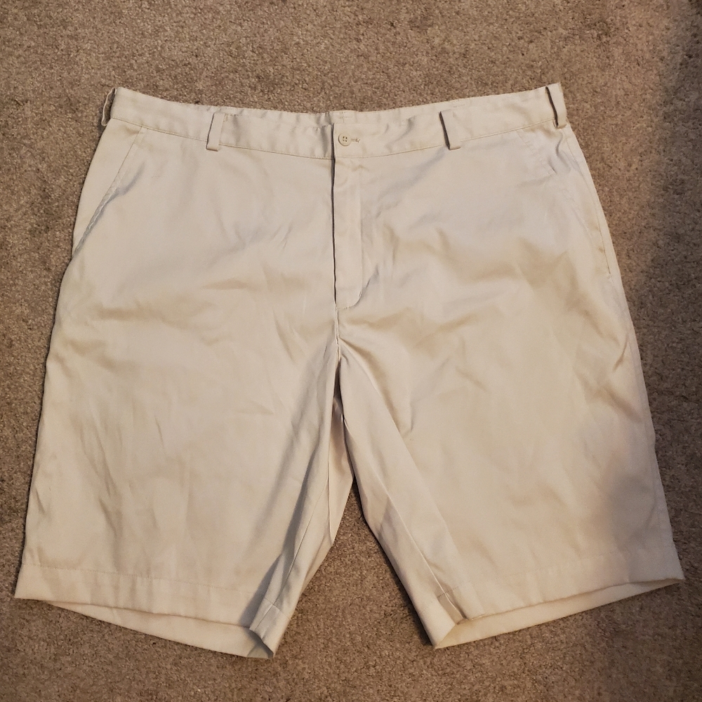 Mens size 40 Nike dri fit golf shorts